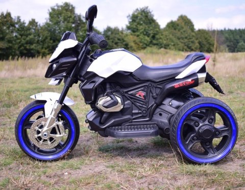 MOTOR MOTO 3 KOŁOWY, ŚWIECĄCE KOŁA, GAZ W MANETCE/BH818