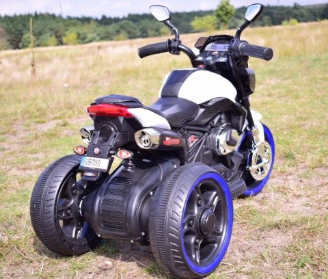 MOTOR MOTO 3 KOŁOWY, ŚWIECĄCE KOŁA, GAZ W MANETCE/BH818