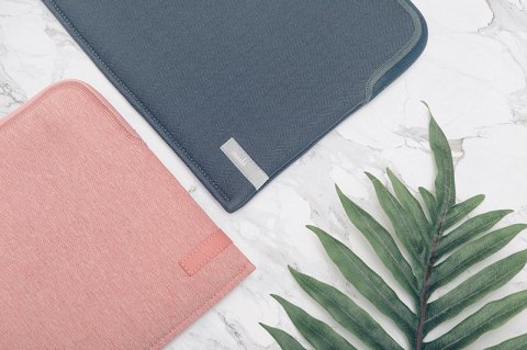 Moshi Pluma - Pokrowiec MacBook Pro 14" (2021) (Carnation Pink)