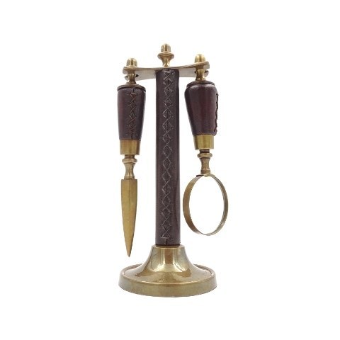 Mosiężne nóż do papieru i szkło powiększające na stojaku w oprawie skórzanej MIS-0742