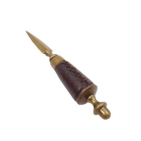 Mosiężne nóż do papieru i szkło powiększające na stojaku w oprawie skórzanej MIS-0742