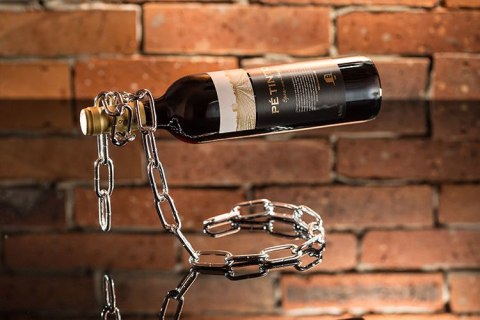 Łańcuchowy stojak na butelkę