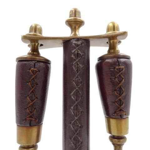 Mosiężne nóż do papieru i szkło powiększające na stojaku w oprawie skórzanej MIS-0742