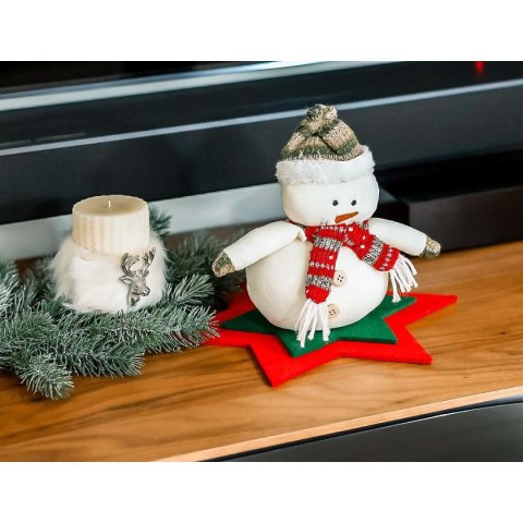 BAŁWAN DEKORACYJNY W CZAPCE I SZALIKU