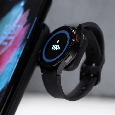 Crong PowerSpot Pivot Stand - Ładowarka bezprzewodowa 3w1 do Samsung & Android, Galaxy Watch i słuchawek TWS (czarny)