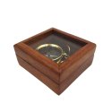 Brelok mosiężny - kompas w pudełku drewnianym ze szklanym topem - KR30