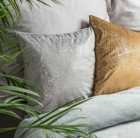 Poszewka dekoracyjna 45x45 Blink 13A czarna ze srebrnym motywem liści bananowca welurowa Eurofirany