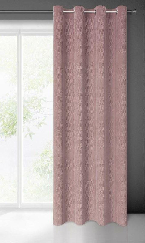 Zasłona 140x250 Eliza pudrowa różowa gotowa na przelotkach z drobnym wytłaczanym wzorkiem geometrycznym Eurofirany