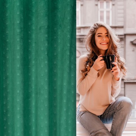 Zasłona 140x250 Julia zielona ciemna gotowa na przelotkach welurowa z wytłaczanym geometrycznym wzorem wachlarzy Eurofirany