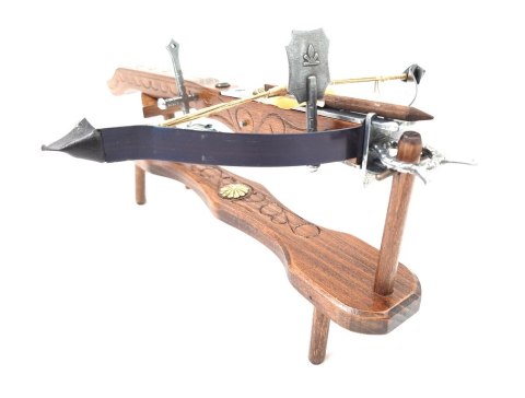 Model kuszy na stojaku - CAV