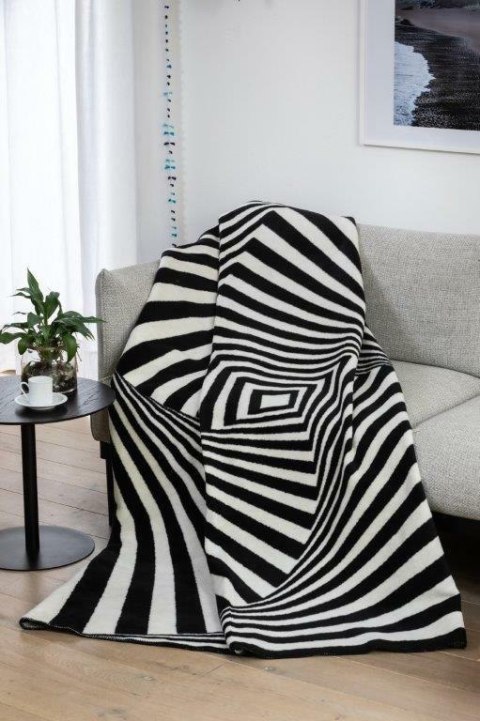 Koc bawełniany akrylowy 150x200 1707/1 geometria czarny biały narzuta pled wykończony szydełkiem