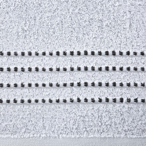 Ręcznik 70x140 Fiore srebrny 500g/m2 frotte ozdobiony bordiurą w postaci cienkich paseczków Eurofirany