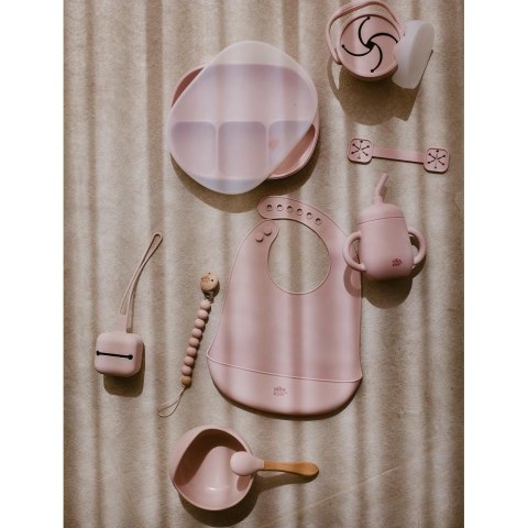 Talerz z przyssawką 18x18 różowy silikonowy do nauki jedzenia