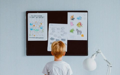 Tablica ścienna mała - nowoczesna tablica korkowa