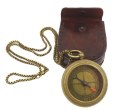 Kompas mosiężny z łańcuszkiem w skórzanym etui - Com-0470A