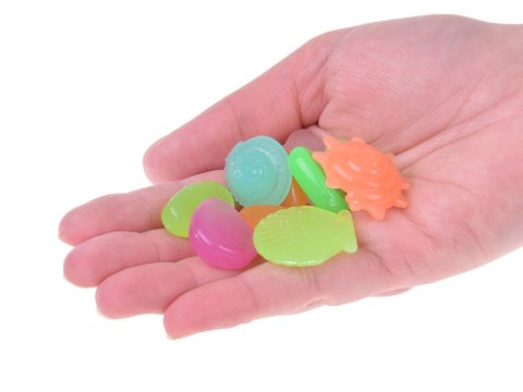 Mały archeolog wykopaliska kamienie fluorescencyjne szukanie skarbu ZA5595