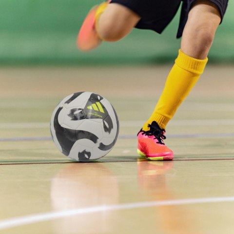 PIŁKA NOŻNA ADIDAS TIRO MATCH ARTIFICIAL HT2423 R.5