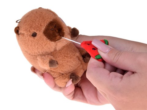 Urocza KAPIBARA zawieszka pałaszująca arbuza mini maskotka 10 cm ZA5733