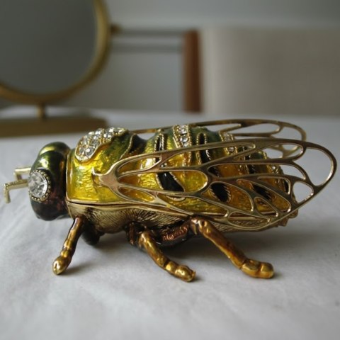 Ekskluzywne Pudełko Szkatułka na Biżuterię Zdobione Kryształkami - Pszczoła - HX542