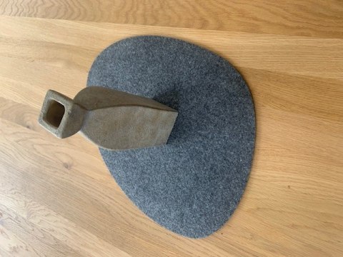 Podkładka filcowa na stół Oval 36×32 cm - szara, dekoracyjna, odporna na ciepło, Bertoni