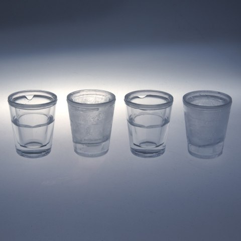 Nietopniejące kieliszki lodowe dla niego chłopaka